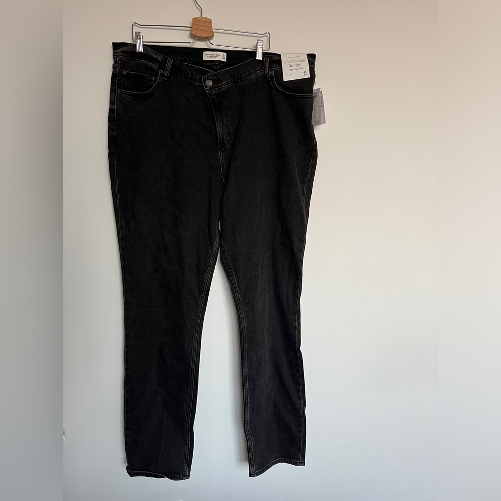 NWT Women’s Abercrombie & Fitch Black 90s Slim Straight Ultra High Rise Jeans